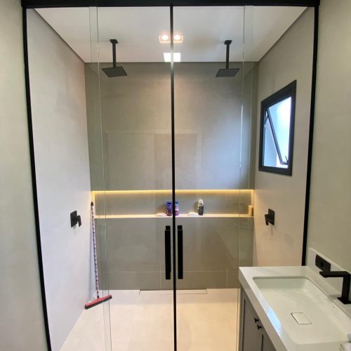 Altura até o teto com puxador H