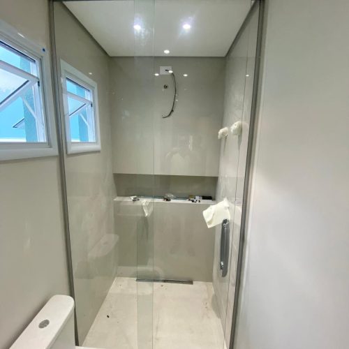 Altura até o teto com alumínio cor cinza fosco