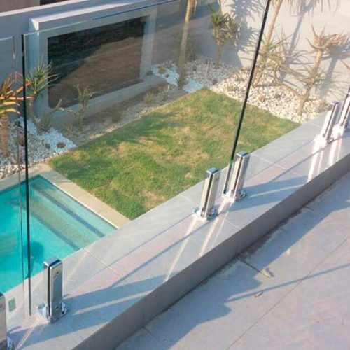 guarda-corpo-de-inox-e-vidro-sistema-torre